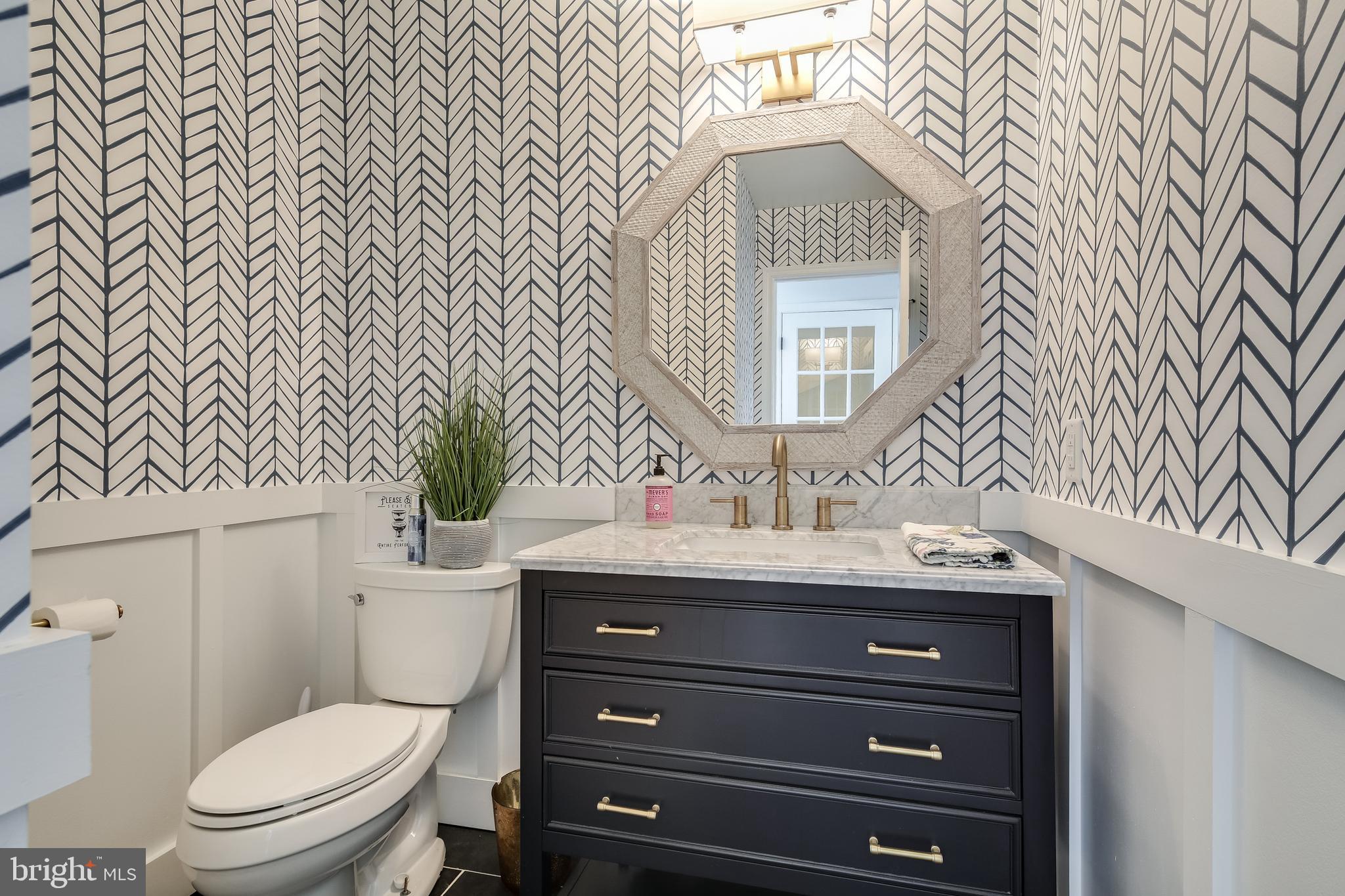 1847 Cherry Road Annapolis, MD 21409 - Photo 14 of 36 Powder Room