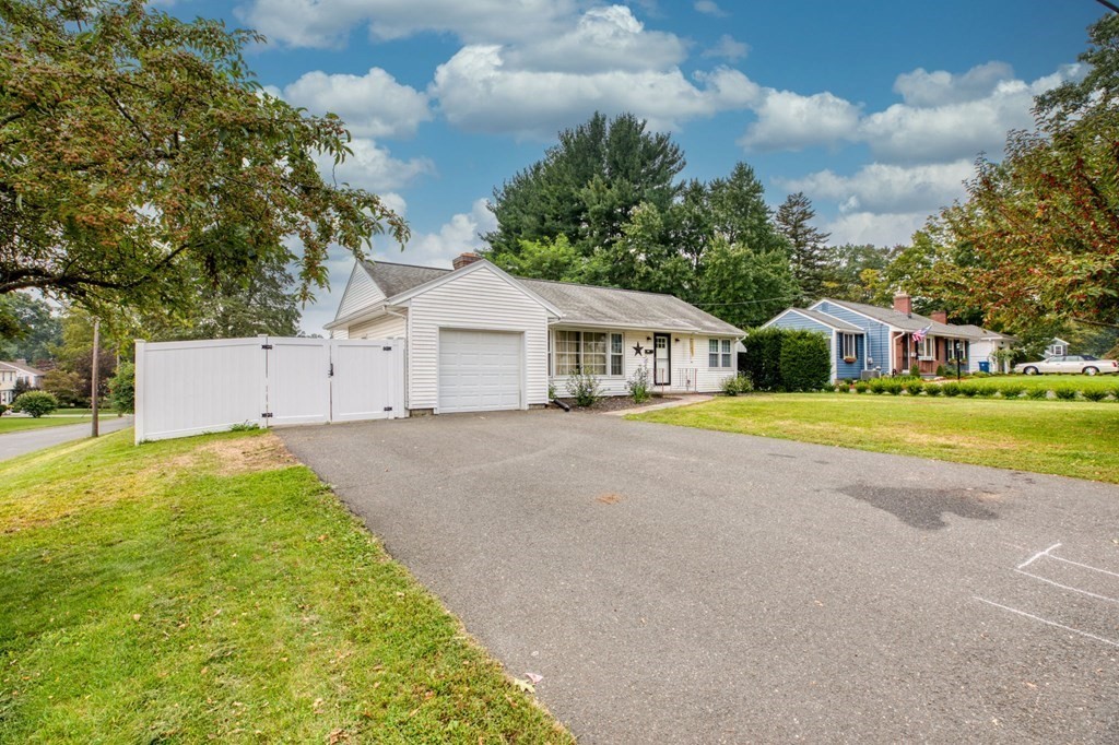 186 Harwich Road West Springfield, MA 01089 - Photo 3 of 27 Gallery Image 3