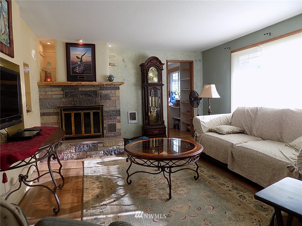 910 Clarke Road Aberdeen, WA 98520 - Photo 3 of 24 Gallery Image 3
