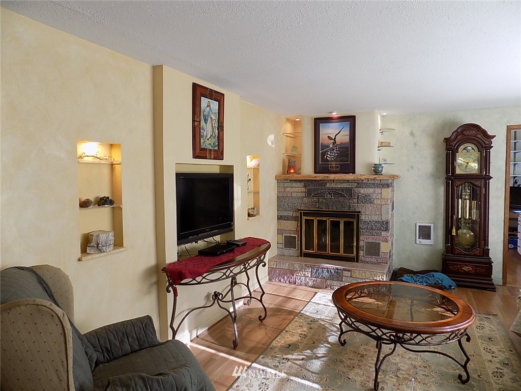 910 Clarke Road Aberdeen, WA 98520 - Photo 4 of 24 Gallery Image 4
