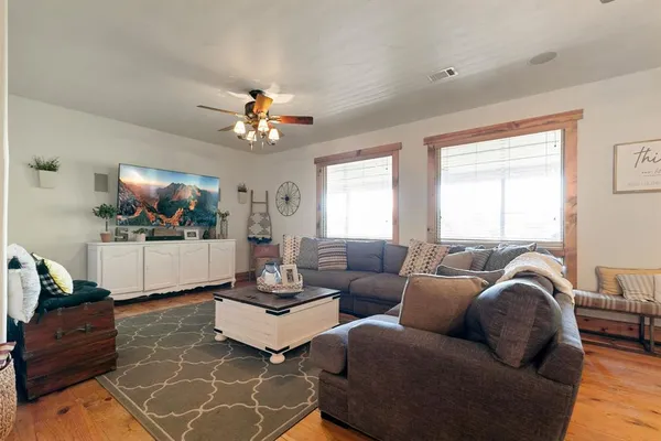 $525,000 | 132 Southside Drive, Gainesville, TX 76240