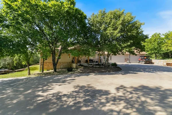 $525,000 | 132 Southside Drive, Gainesville, TX 76240