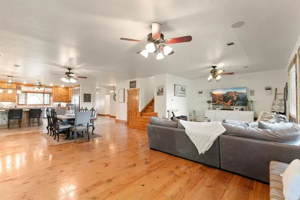 $525,000 | 132 Southside Drive, Gainesville, TX 76240