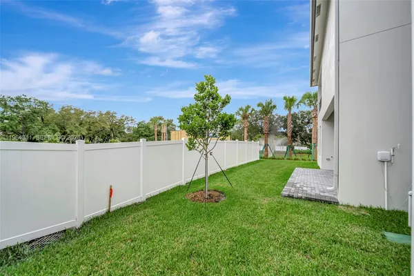 $7,000 | 1454 Southwest 23rd Street, Fort Lauderdale, FL 33315