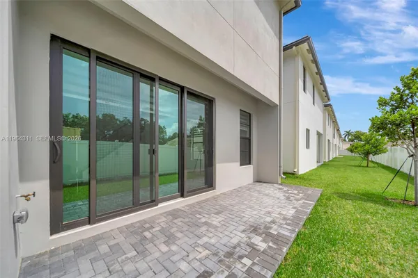 $7,000 | 1454 Southwest 23rd Street, Fort Lauderdale, FL 33315