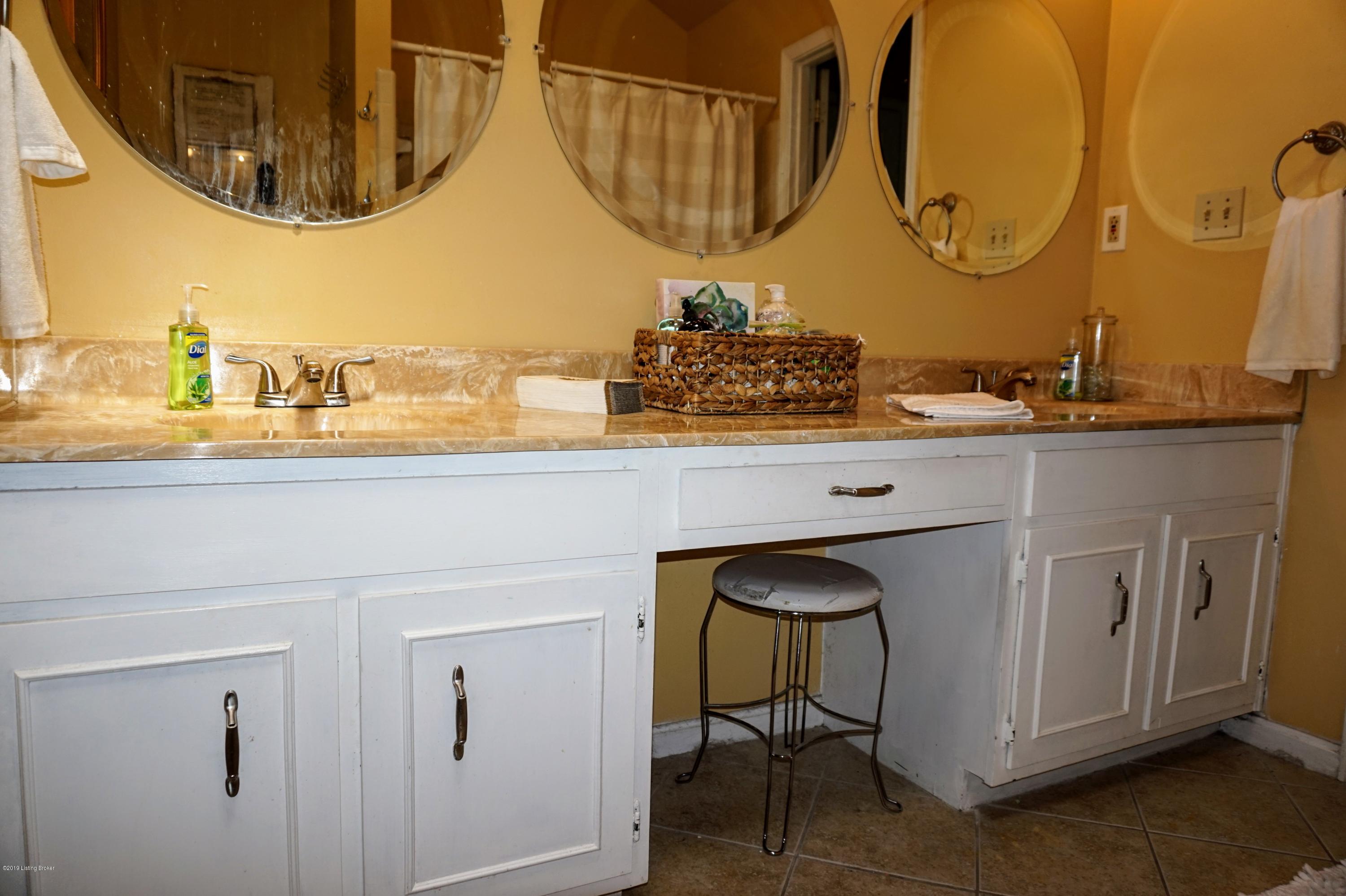 12401 Kirkham Road Louisville, KY 40299 - Photo 28 of 41 DSC09977