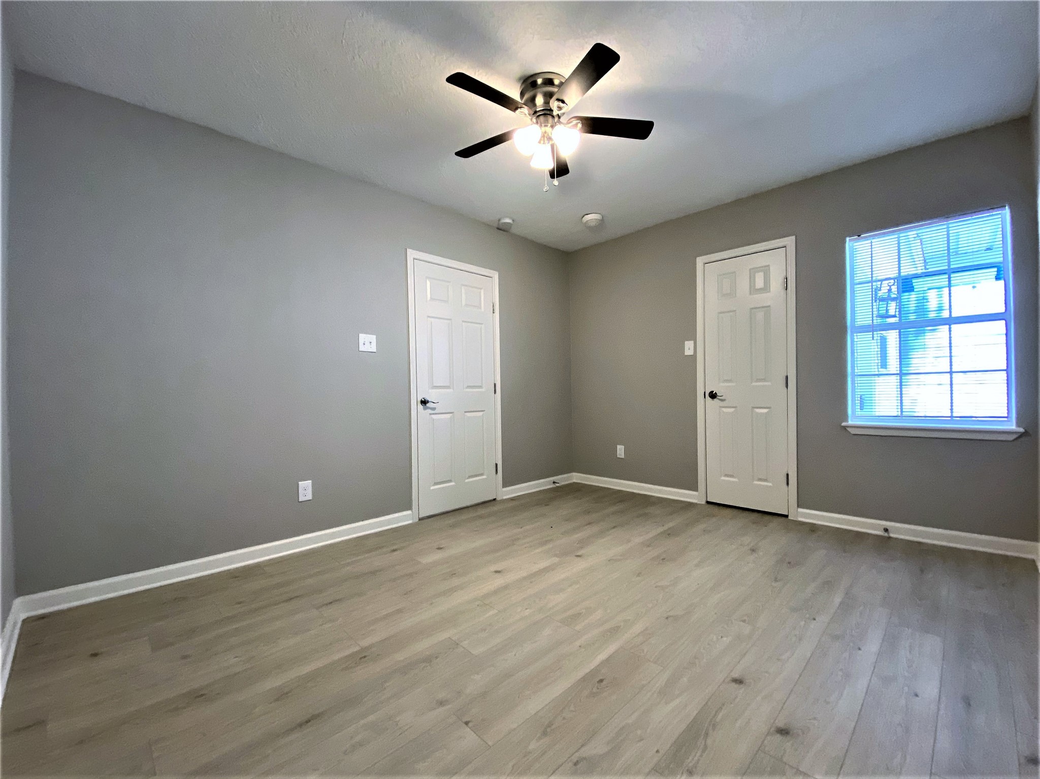 1702 Studewood Street Houston, TX 77009 - Photo 7 of 11 The back bedroom offers a ceiling fan with light fixture.