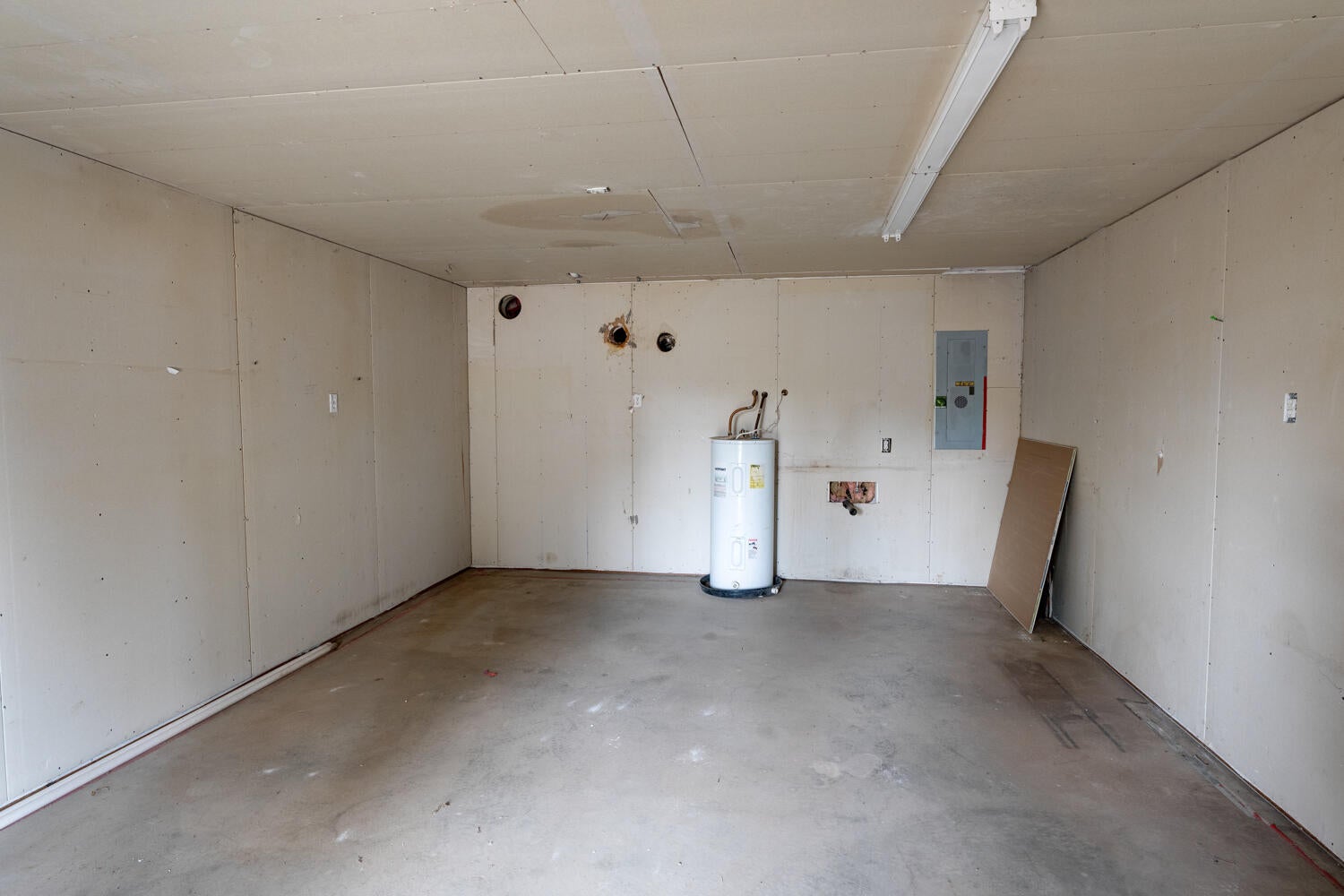 64925 McGrath Road Bend, OR 97701 - Photo 48 of 51 Shop/storage area with concrete floor