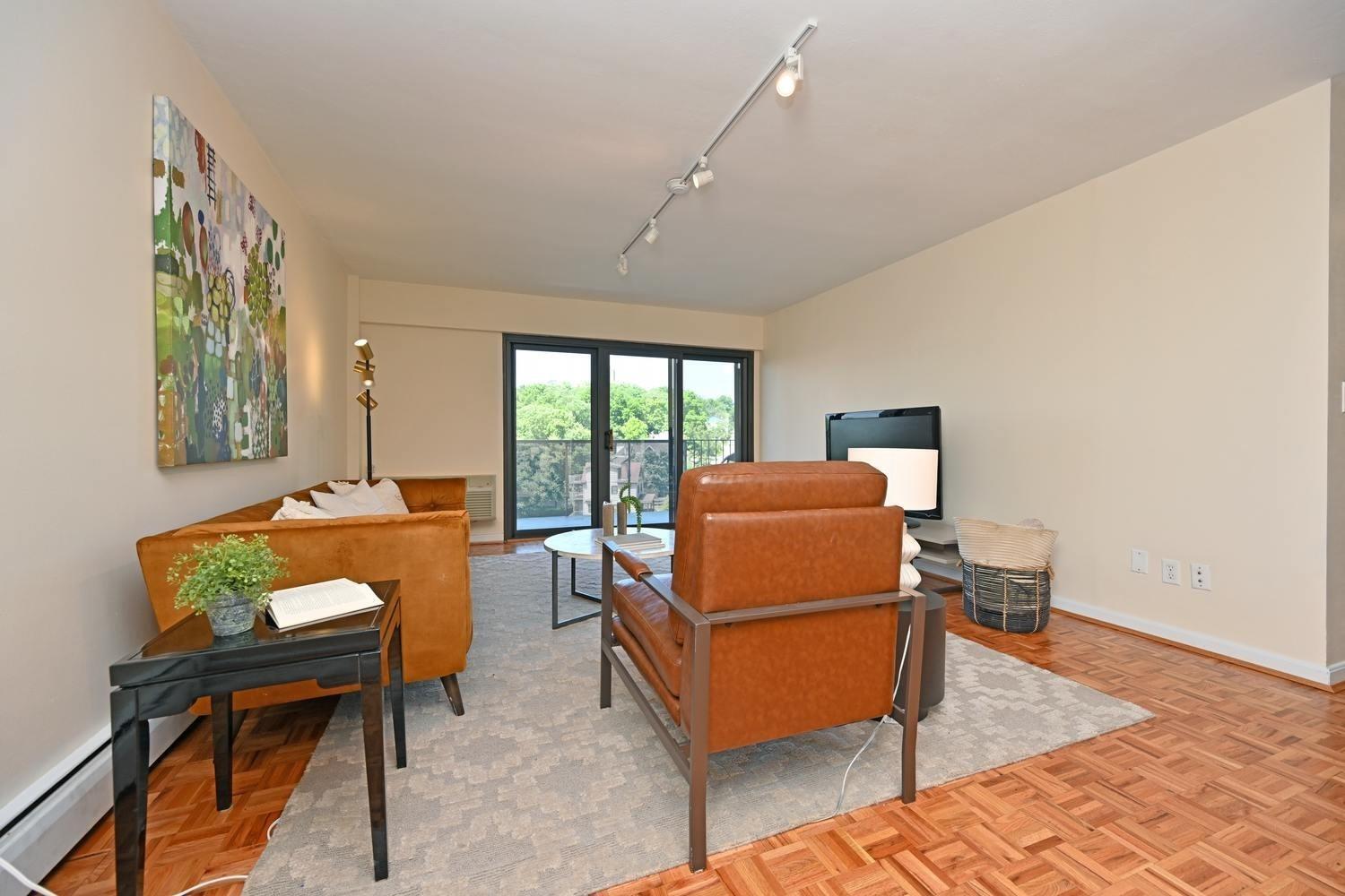 1815 William Howard Taft Road, Unit 810 Cincinnati, OH 45206 - Photo 6 of 26