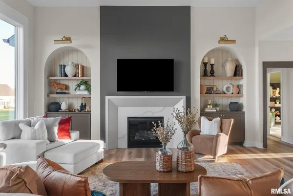 $744,923 | 5167 Lakeside Court, Bettendorf, IA 52722