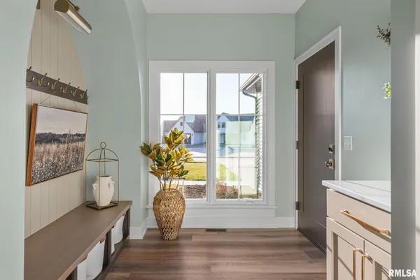 $744,923 | 5167 Lakeside Court, Bettendorf, IA 52722