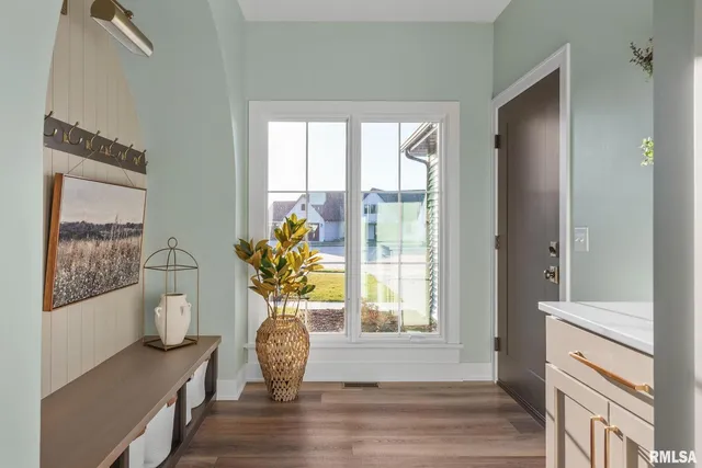 $744,923 | 5167 Lakeside Court, Bettendorf, IA 52722