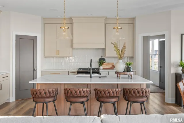 $744,923 | 5167 Lakeside Court, Bettendorf, IA 52722