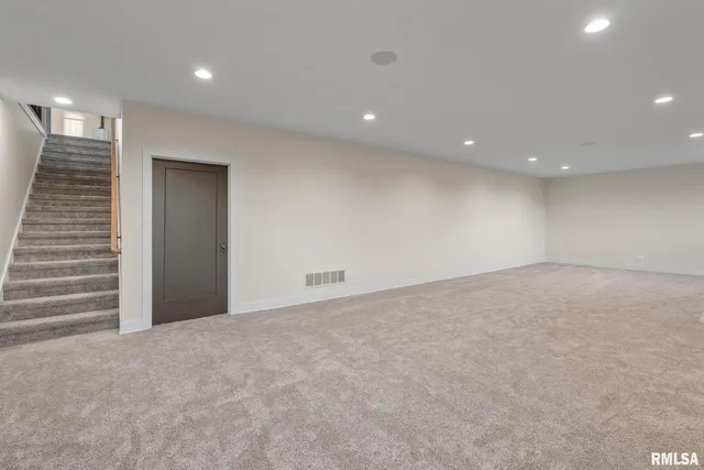 $744,923 | 5167 Lakeside Court, Bettendorf, IA 52722