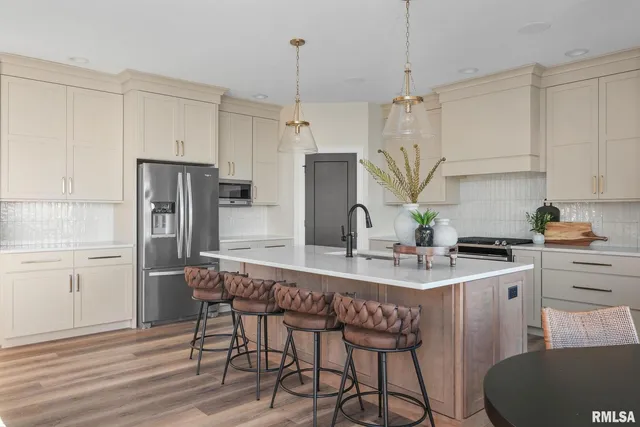 $744,923 | 5167 Lakeside Court, Bettendorf, IA 52722