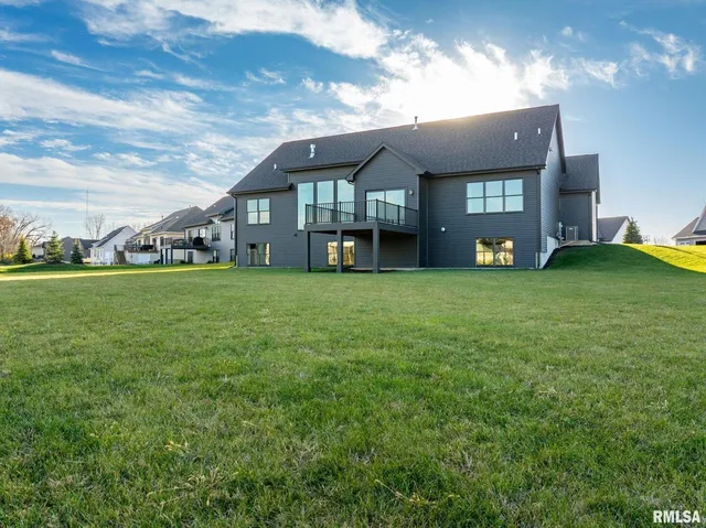 $744,923 | 5167 Lakeside Court, Bettendorf, IA 52722