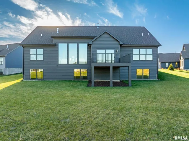 $744,923 | 5167 Lakeside Court, Bettendorf, IA 52722