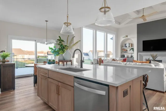 $744,923 | 5167 Lakeside Court, Bettendorf, IA 52722