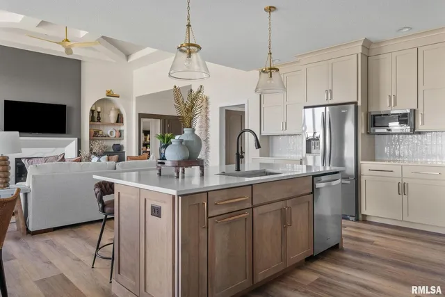 $744,923 | 5167 Lakeside Court, Bettendorf, IA 52722