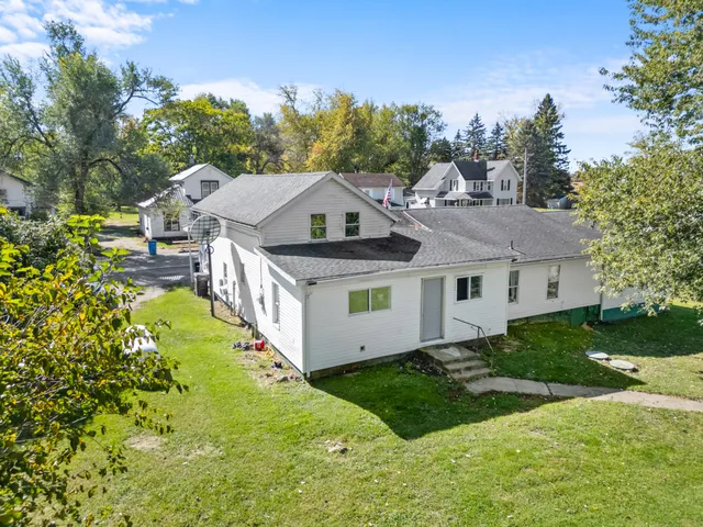 $159,900 | 2342 East Montgomery Road, Hillsdale, MI 49242