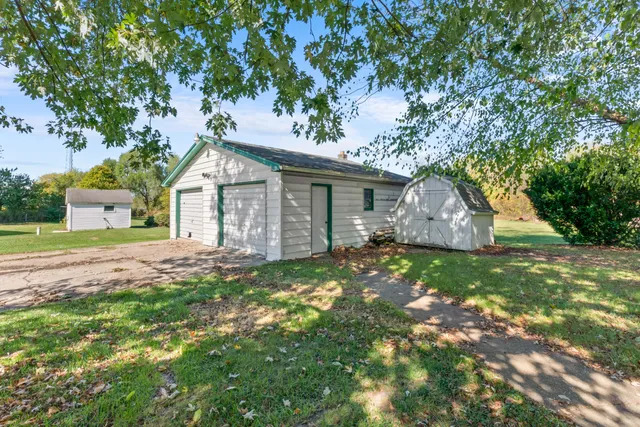 $159,900 | 2342 East Montgomery Road, Hillsdale, MI 49242