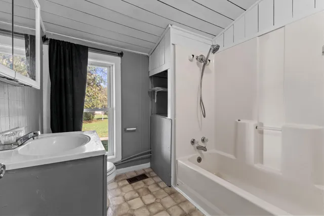 $159,900 | 2342 East Montgomery Road, Hillsdale, MI 49242