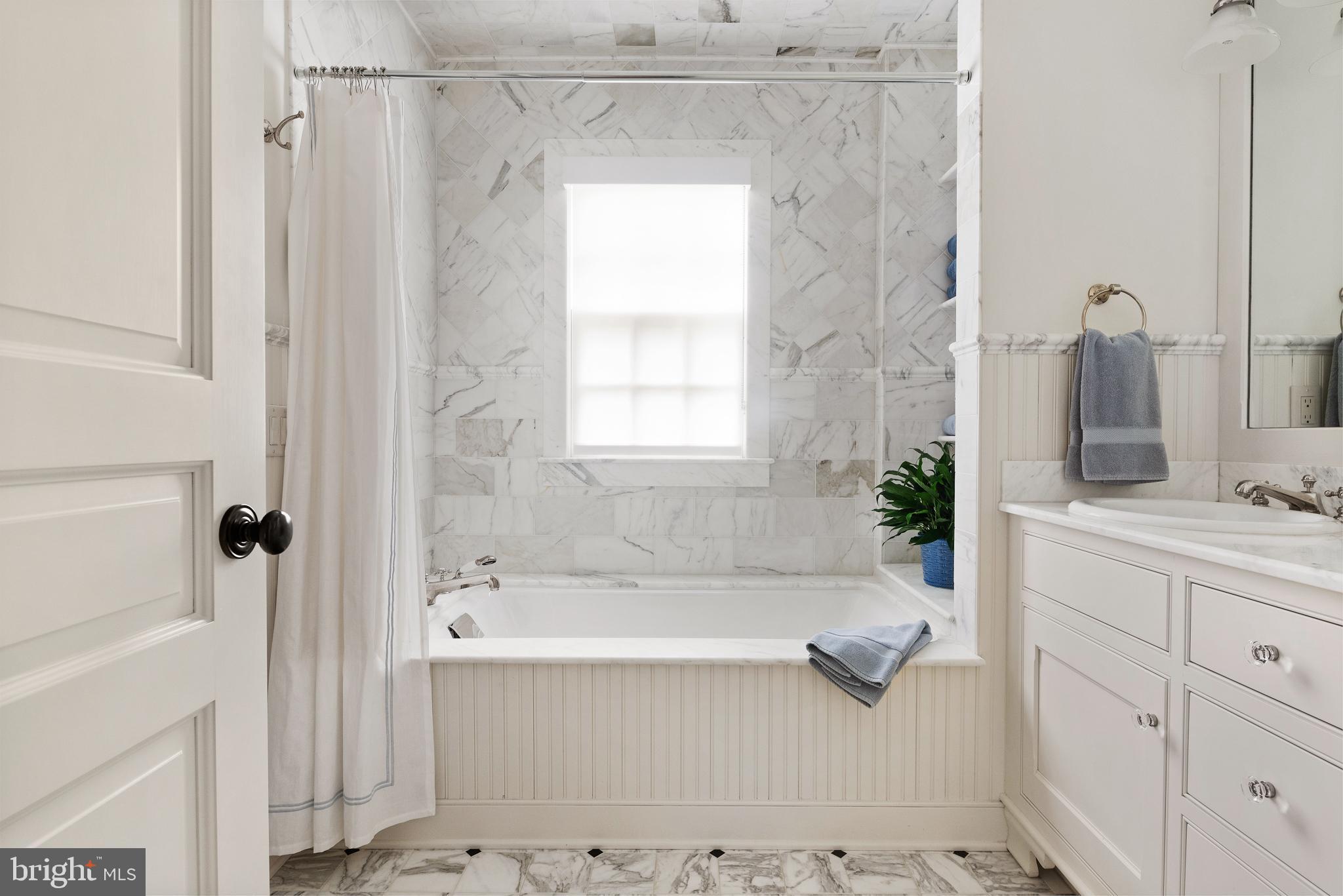 2013 Homewood Road Annapolis, MD 21409 - Photo 108 of 131 2nd Floor Hall Bath