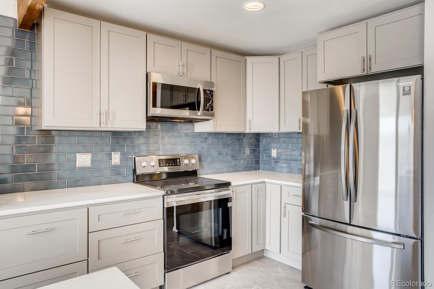 981 Conifer Court Highlands Ranch, CO 80126 - Photo 3 of 24 Gallery Image 3