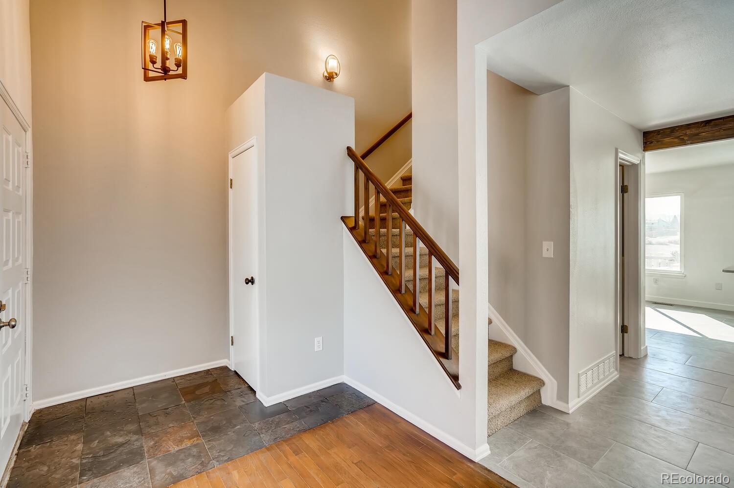 981 Conifer Court Highlands Ranch, CO 80126 - Photo 7 of 24 Gallery Image 7