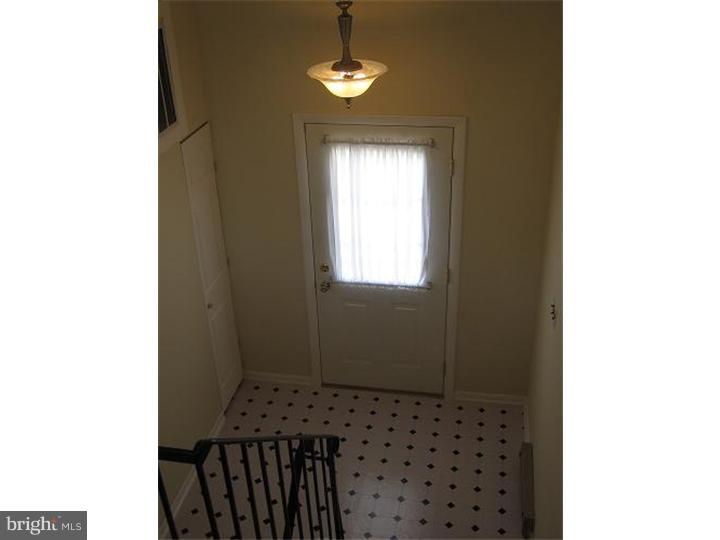 704 Manfield Road Newark, DE 19713 - Photo 2 of 14 Foyer