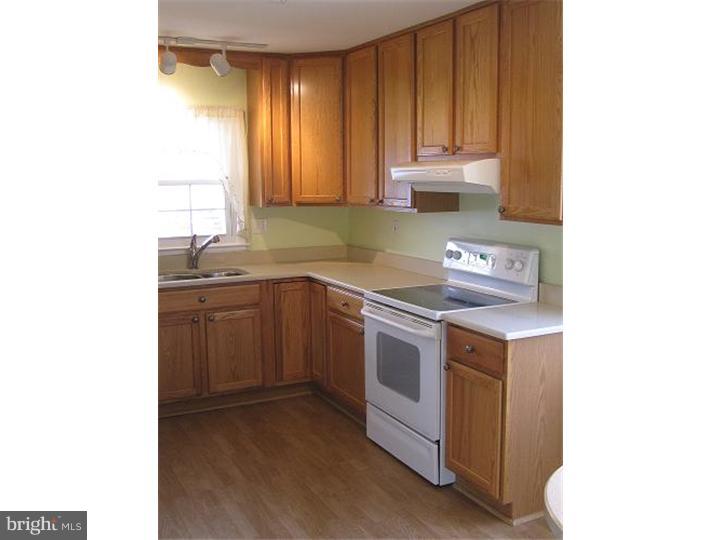 704 Manfield Road Newark, DE 19713 - Photo 5 of 14 Kitchen