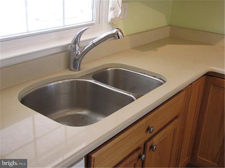 704 Manfield Road Newark, DE 19713 - Photo 6 of 14 Kitchen