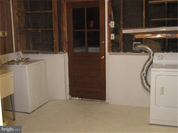 704 Manfield Road Newark, DE 19713 - Photo 9 of 14 Laundry Room