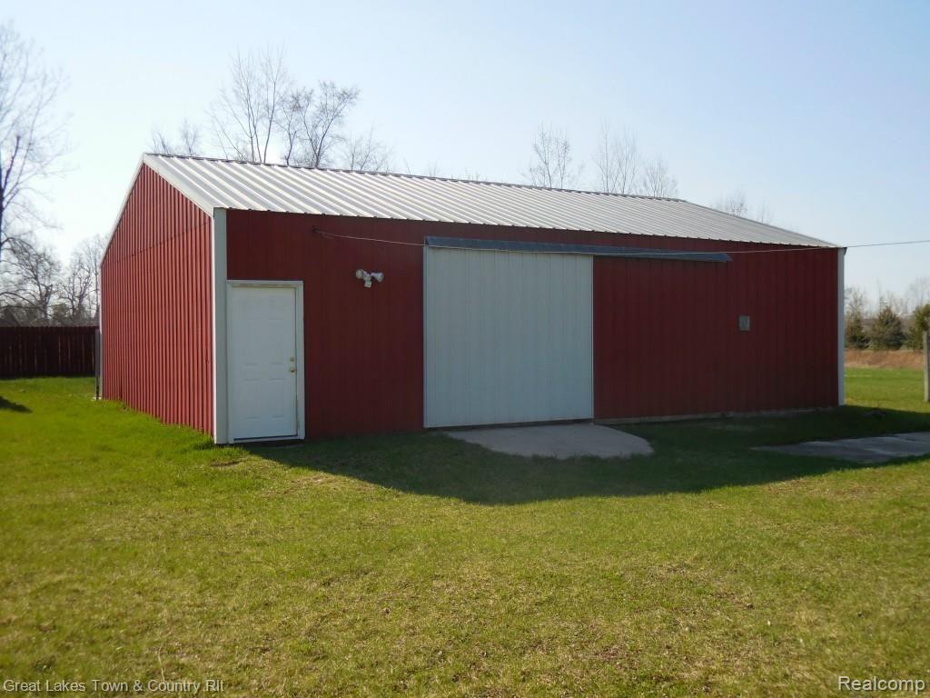 1389 North Maple Leaf Road Lapeer, MI 48446 - Photo 10 of 12 DSCN0455.jpg