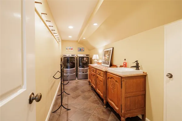 $839,900 | 76 Van Voorhis Road, Pittsford, NY 14534