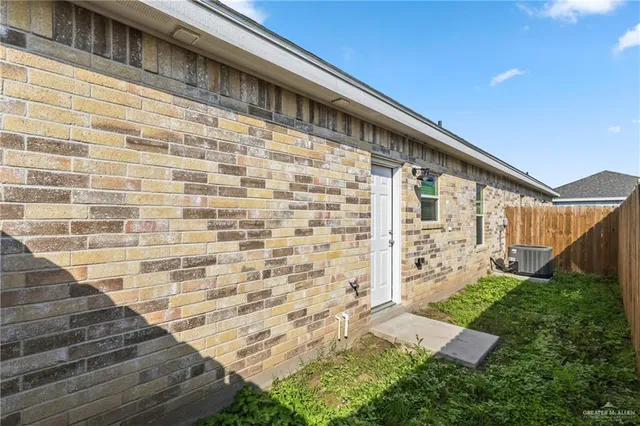 $1,250 | 2809 East Israel Avenue, Alton, TX 78573