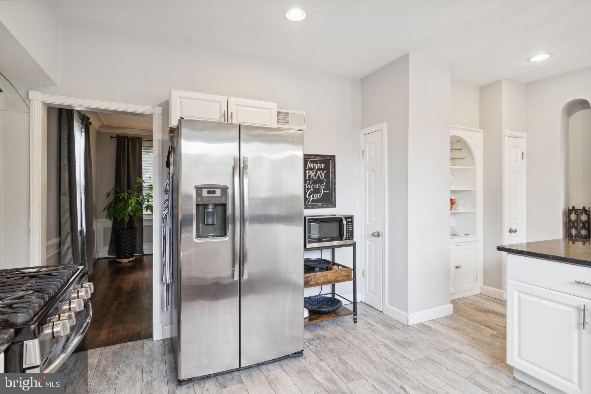3502 Hilton Road Baltimore, MD 21215 - Photo 9 of 30 SS Appliances