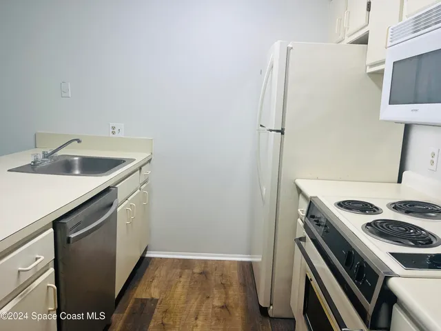 $955 | 225 South Tropical Trail, Unit 722, Merritt Island, FL 32952