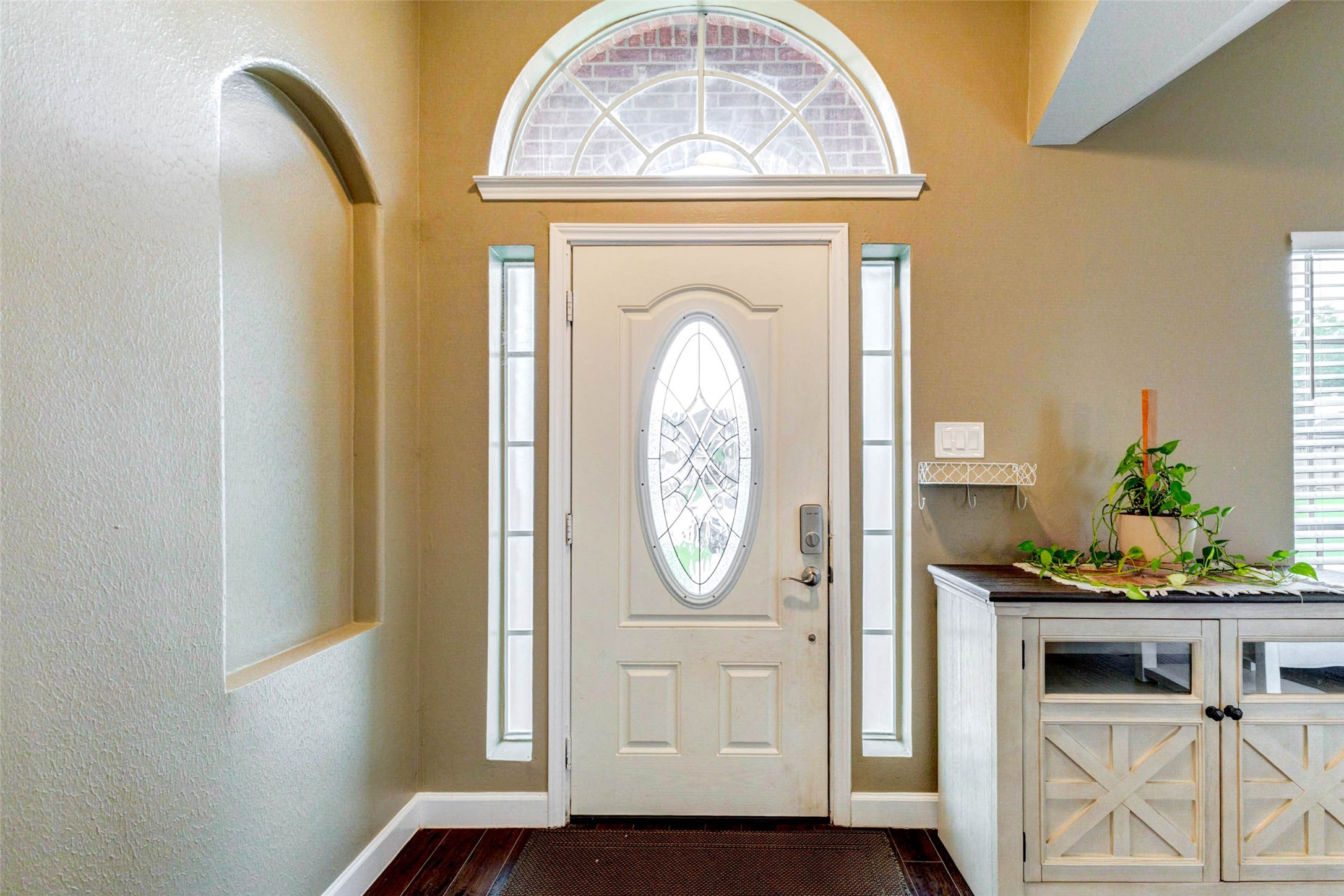 6334 Sampras Ace Court Spring, TX 77379 - Photo 5 of 48 Decorative Niches all through the house