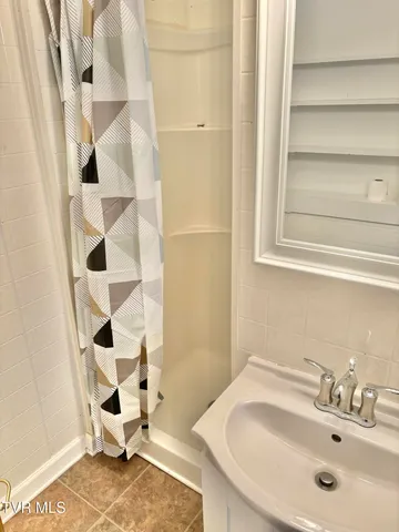 $1,700 | 806 East B Street, Elizabethton, TN 37643