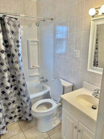 $1,700 | 806 East B Street, Elizabethton, TN 37643