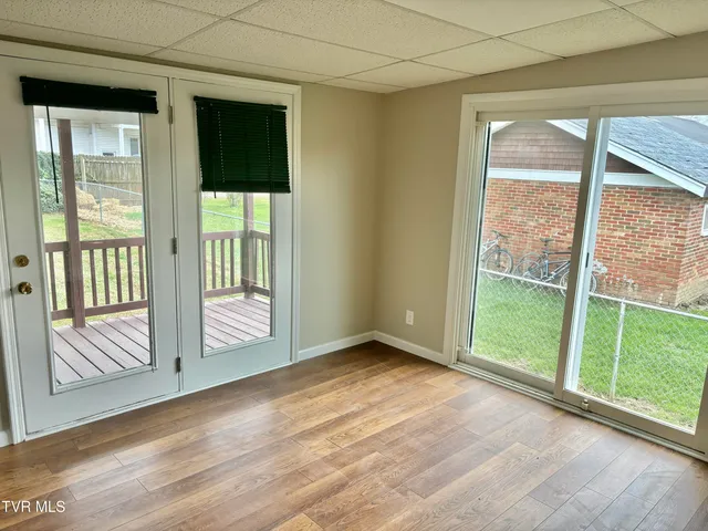 $1,700 | 806 East B Street, Elizabethton, TN 37643