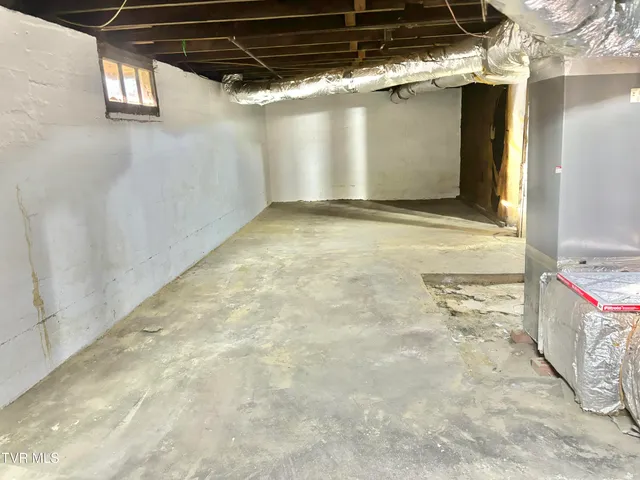 $1,700 | 806 East B Street, Elizabethton, TN 37643