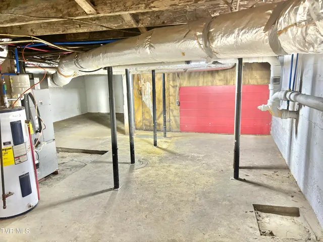 $1,700 | 806 East B Street, Elizabethton, TN 37643