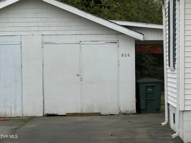 $1,700 | 806 East B Street, Elizabethton, TN 37643