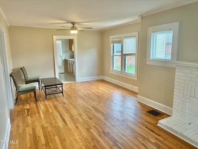 $1,700 | 806 East B Street, Elizabethton, TN 37643