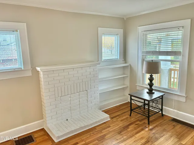 $1,700 | 806 East B Street, Elizabethton, TN 37643