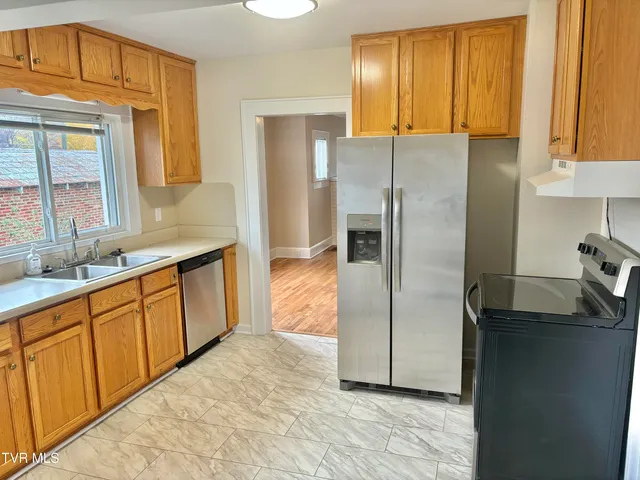 $1,700 | 806 East B Street, Elizabethton, TN 37643