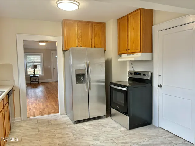 $1,700 | 806 East B Street, Elizabethton, TN 37643