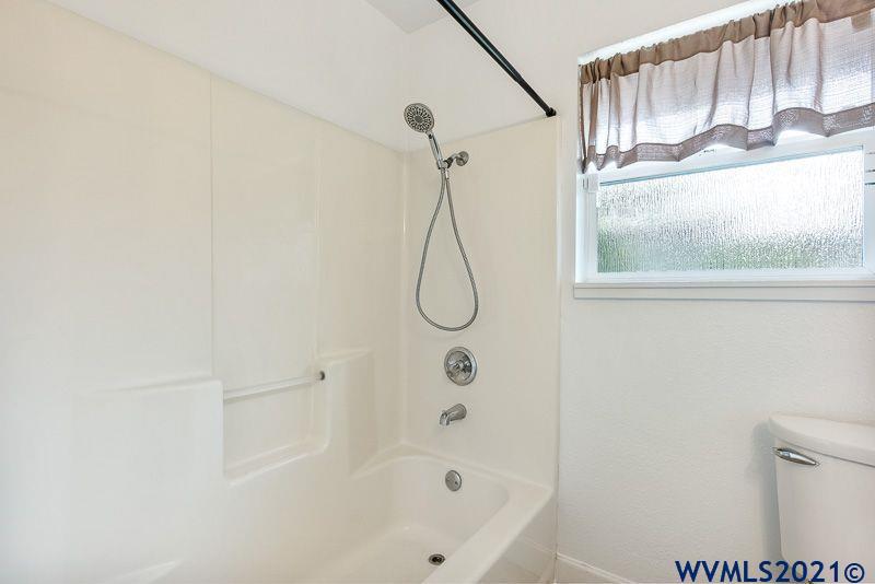 3030 Brown Road Northeast Salem, OR 97305 - Photo 14 of 36 Gallery Image 14